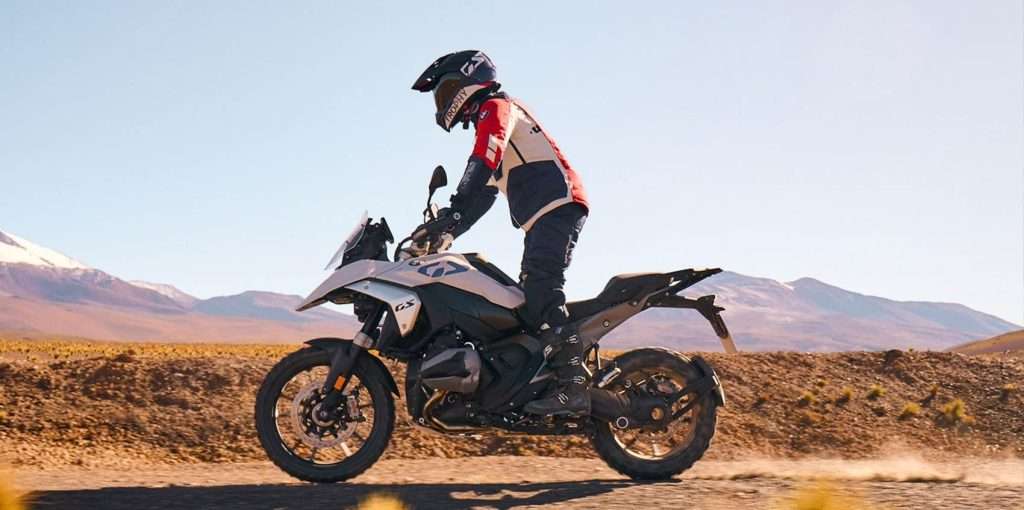 Man in the desert riding a BMW R1300 GS