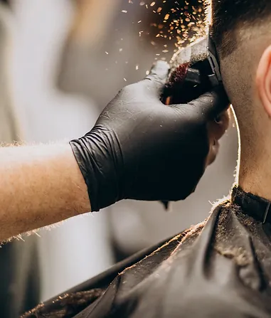 RODE Barber shop man having hair clippered.